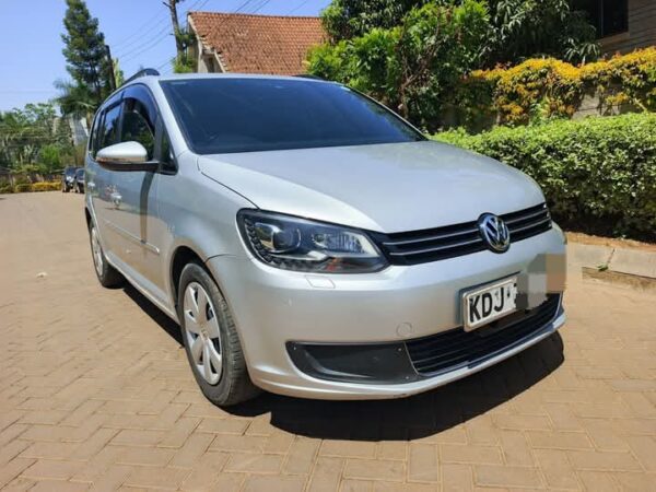 VOLKSWAGEN TOURAN (2015)
