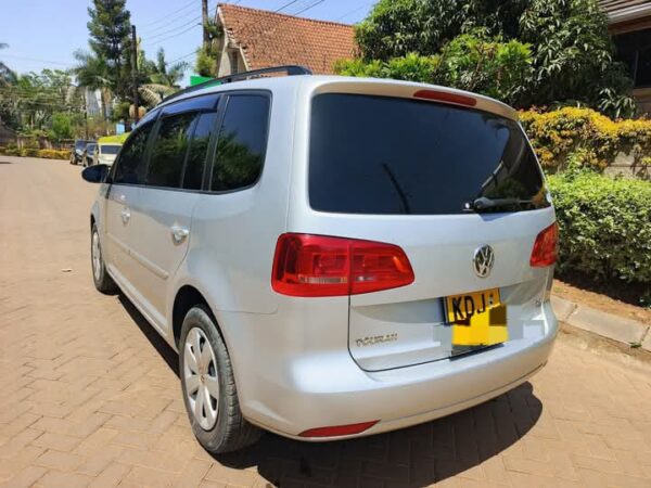VOLKSWAGEN TOURAN (2015) - Image 2