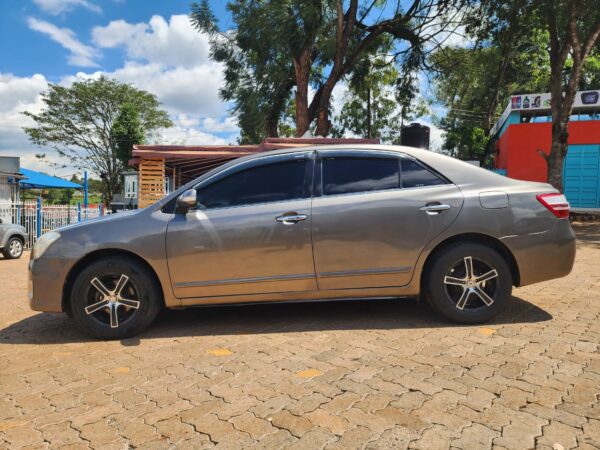 TOYOTA PREMIO 260 - Image 3