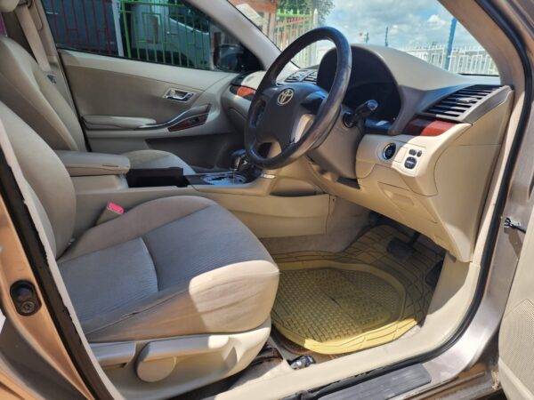 TOYOTA PREMIO 260 - Image 4