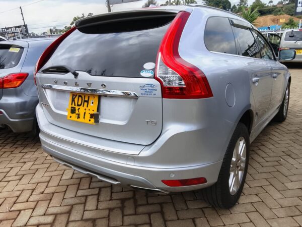 VOLVO XC60 T5 - Image 2