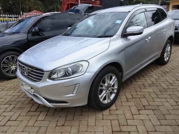 VOLVO XC60 T5